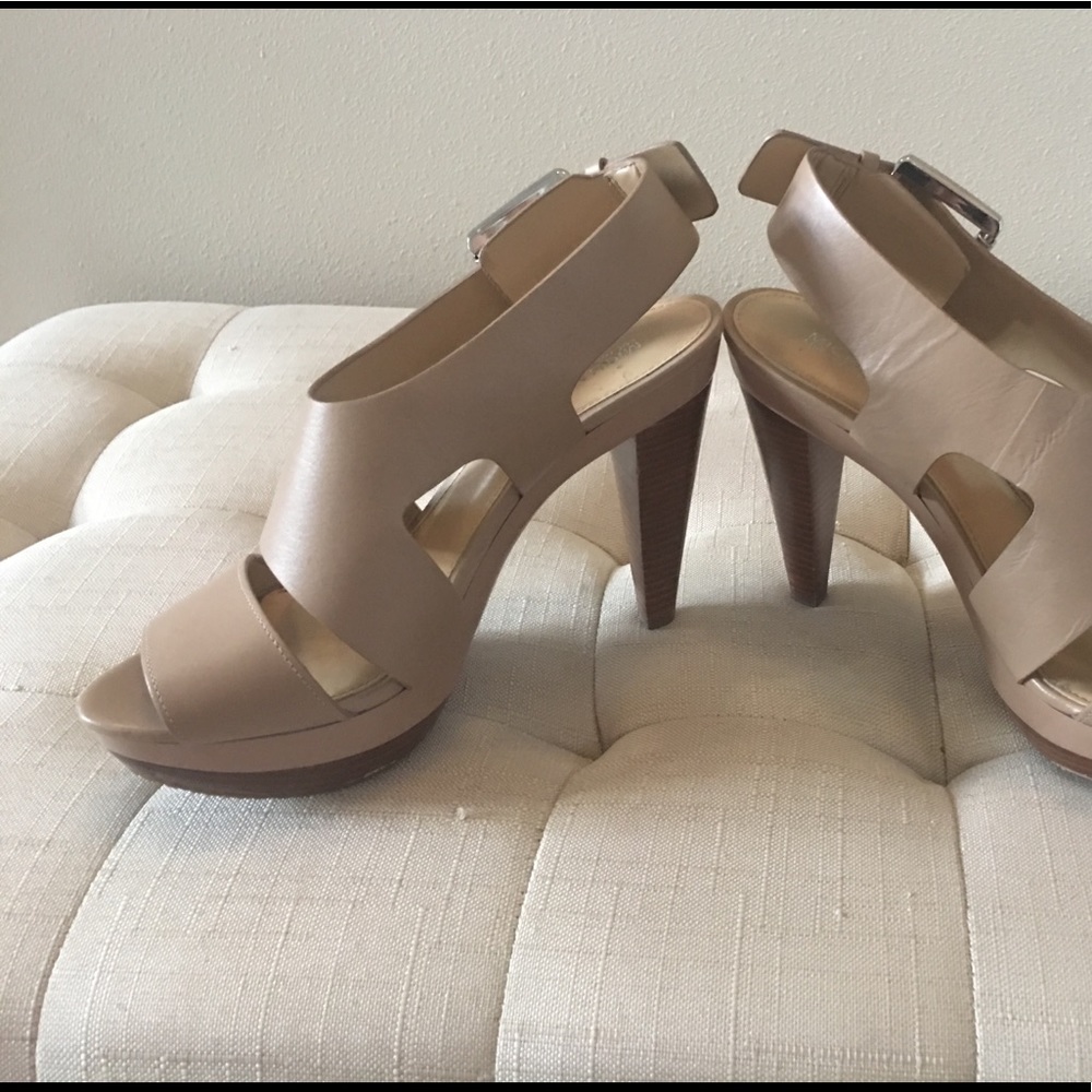 Platform leather sandal